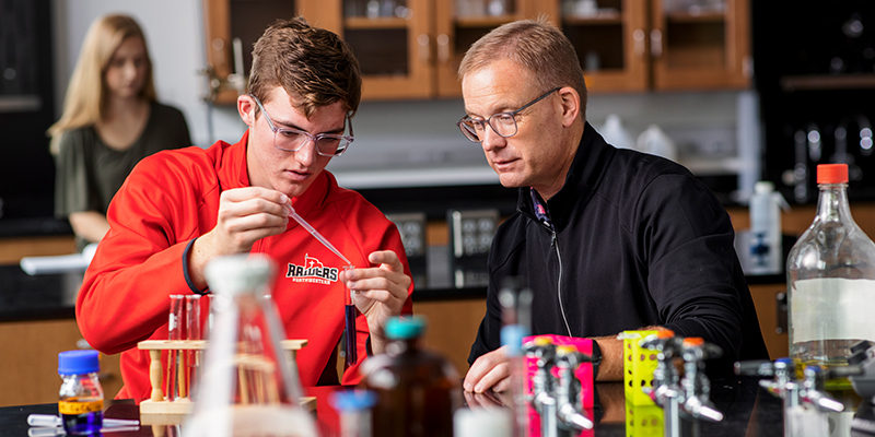 Dr. Dave Arnett working with a student in the chemistry lab