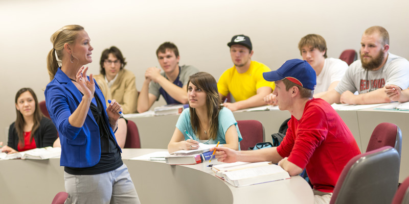 Vonda Post teaching a class